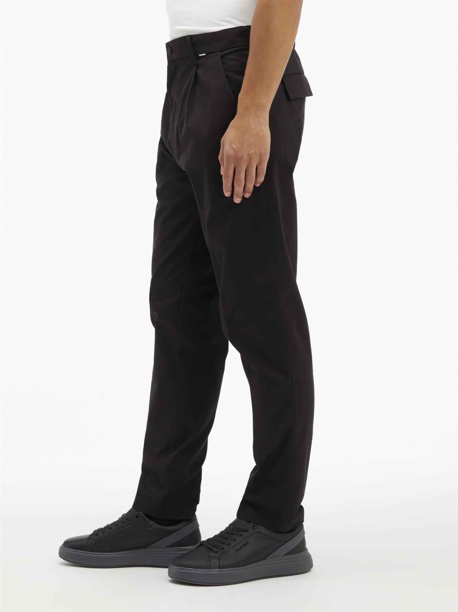 Modern twill tapered pleat pants
