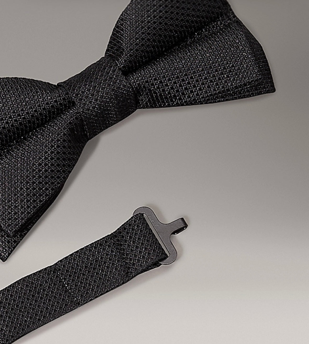 Solid silk bow tie
