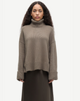Sakeiku Turtleneck