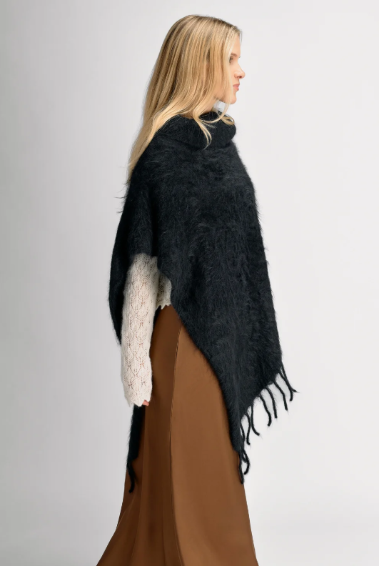 Hedy Turtleneck - Urban Pioneers