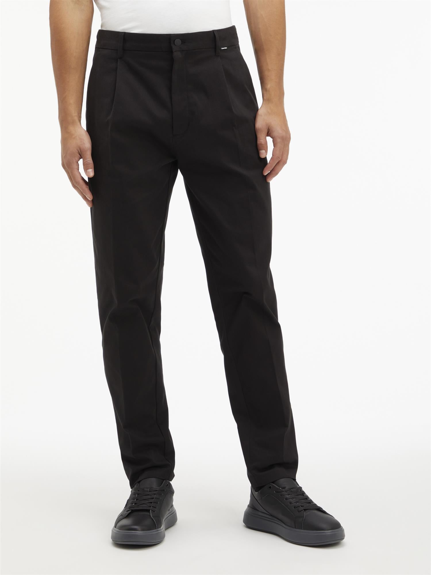 Modern twill tapered pleat pants